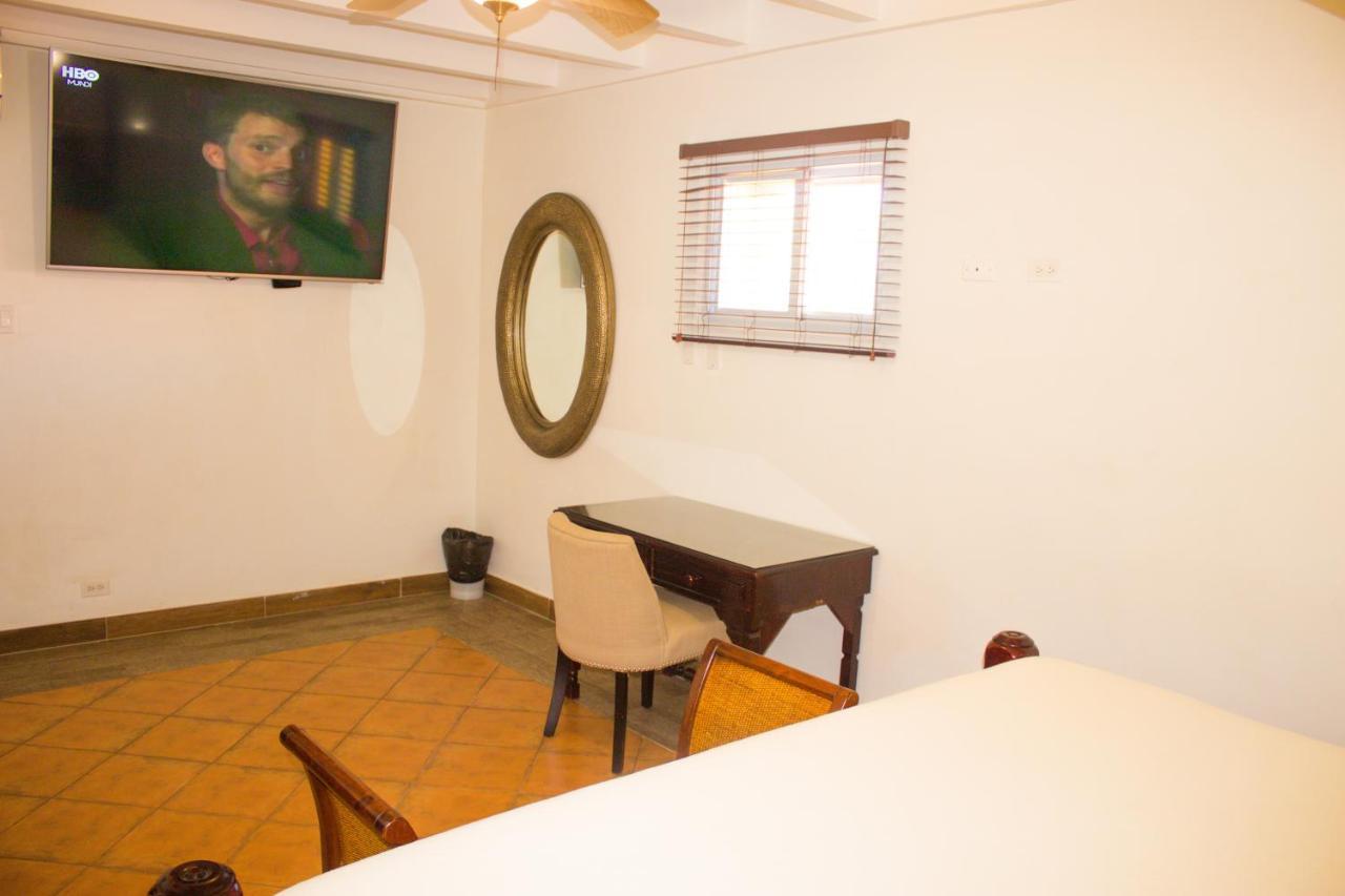 Altamont West Hotel Montego Bay Esterno foto