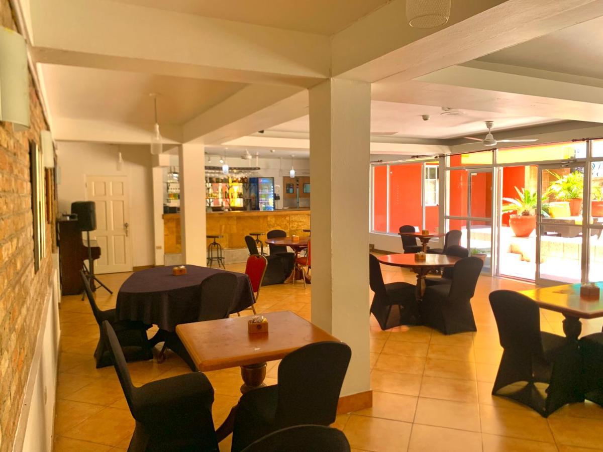 Altamont West Hotel Montego Bay Esterno foto