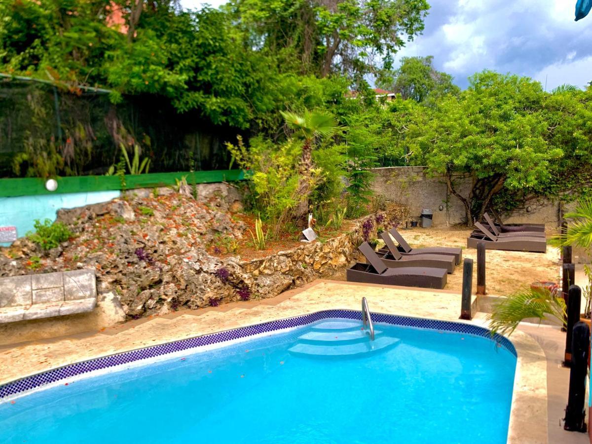 Altamont West Hotel Montego Bay Esterno foto