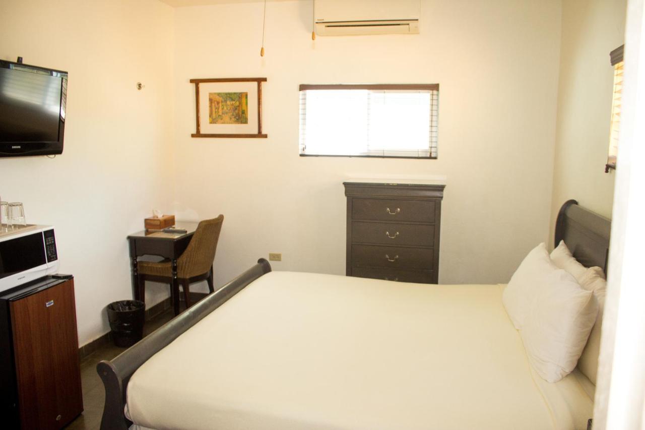 Altamont West Hotel Montego Bay Esterno foto