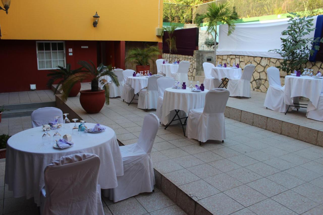 Altamont West Hotel Montego Bay Esterno foto