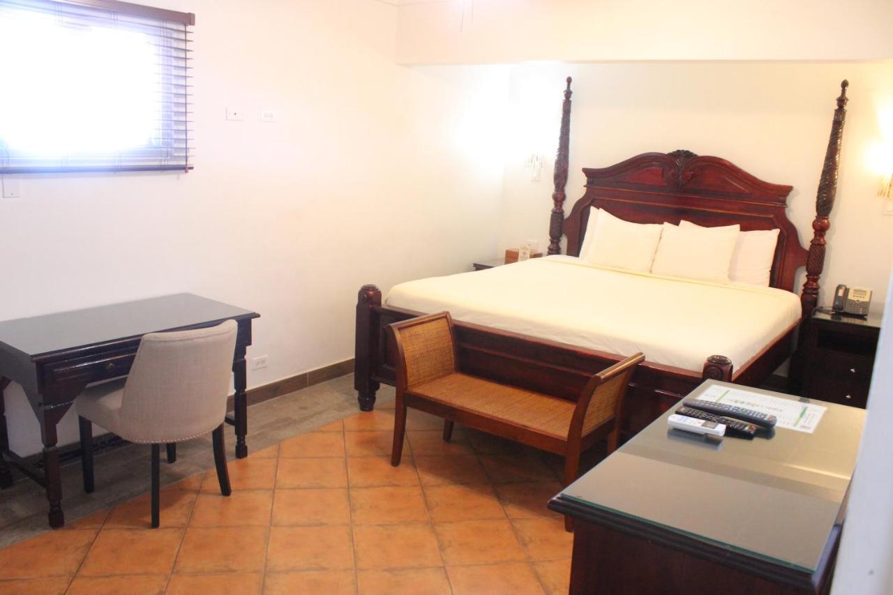 Altamont West Hotel Montego Bay Esterno foto