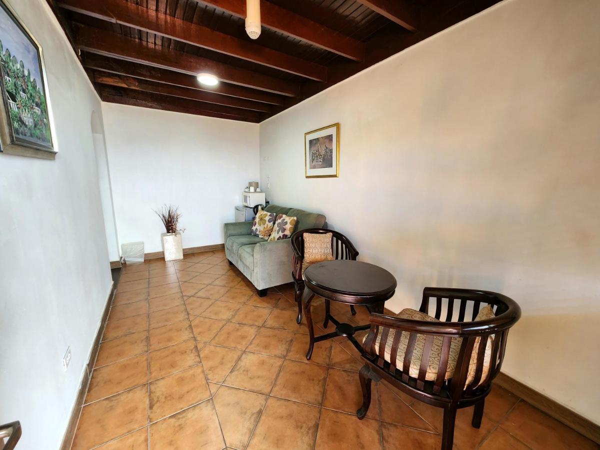 Altamont West Hotel Montego Bay Esterno foto