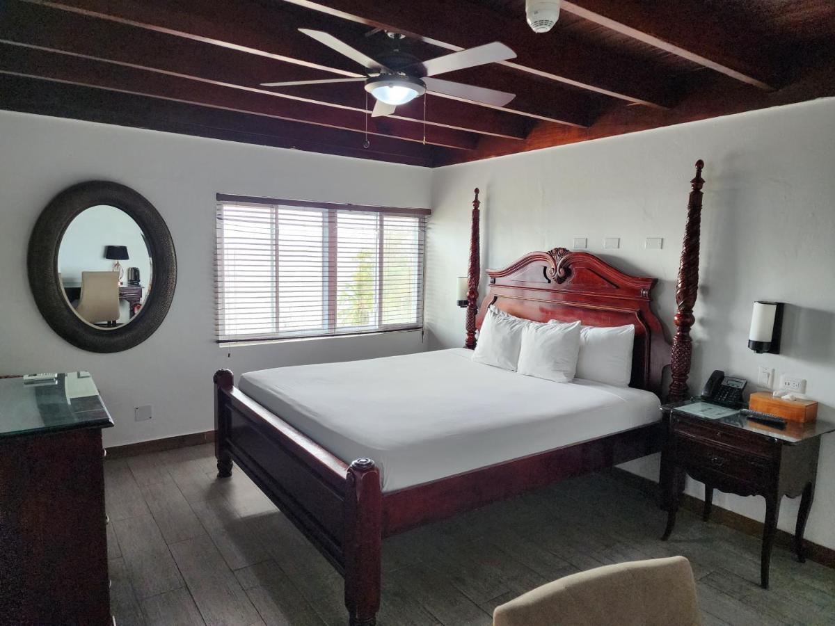 Altamont West Hotel Montego Bay Esterno foto