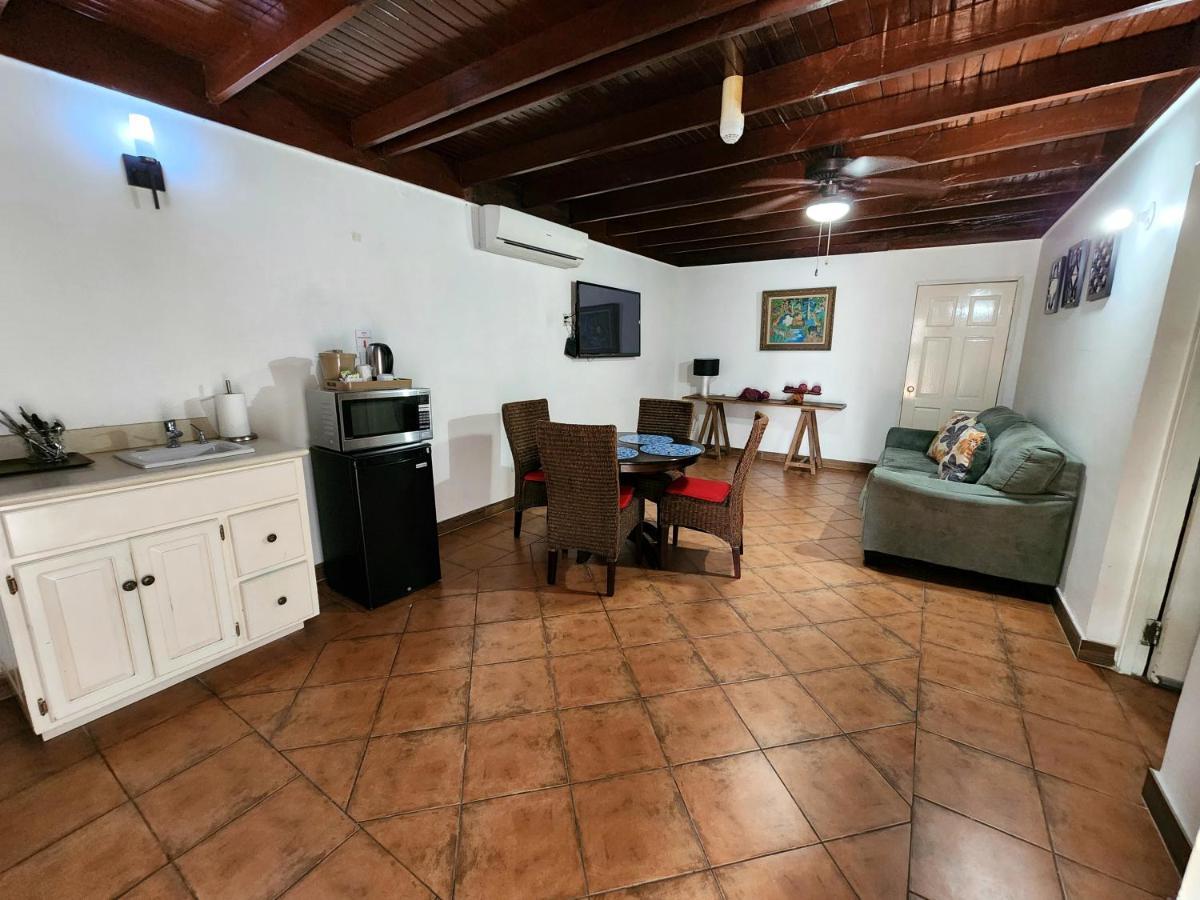 Altamont West Hotel Montego Bay Esterno foto