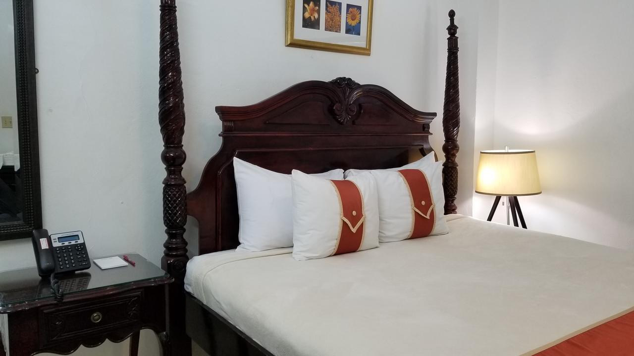 Altamont West Hotel Montego Bay Esterno foto