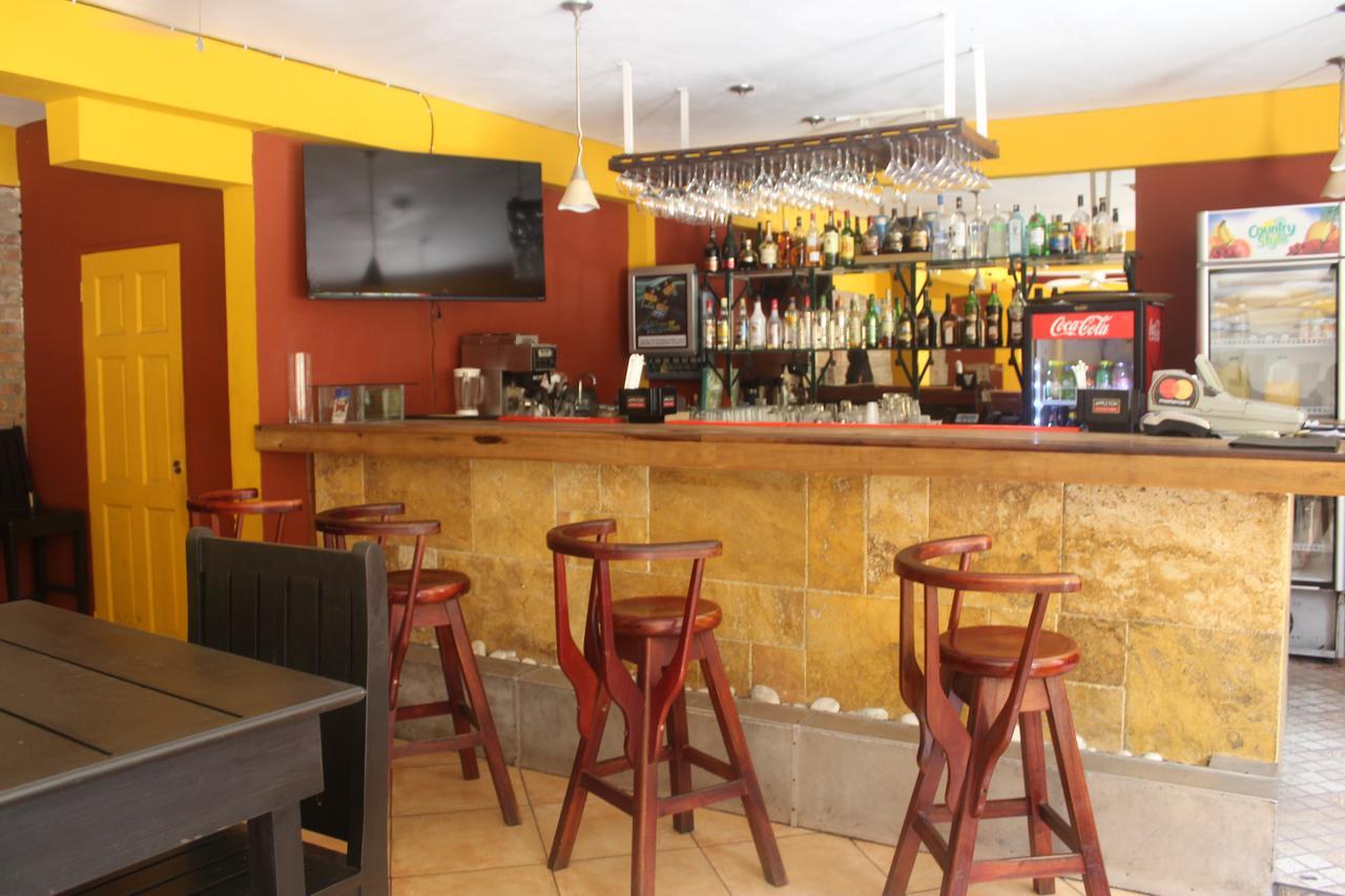 Altamont West Hotel Montego Bay Esterno foto