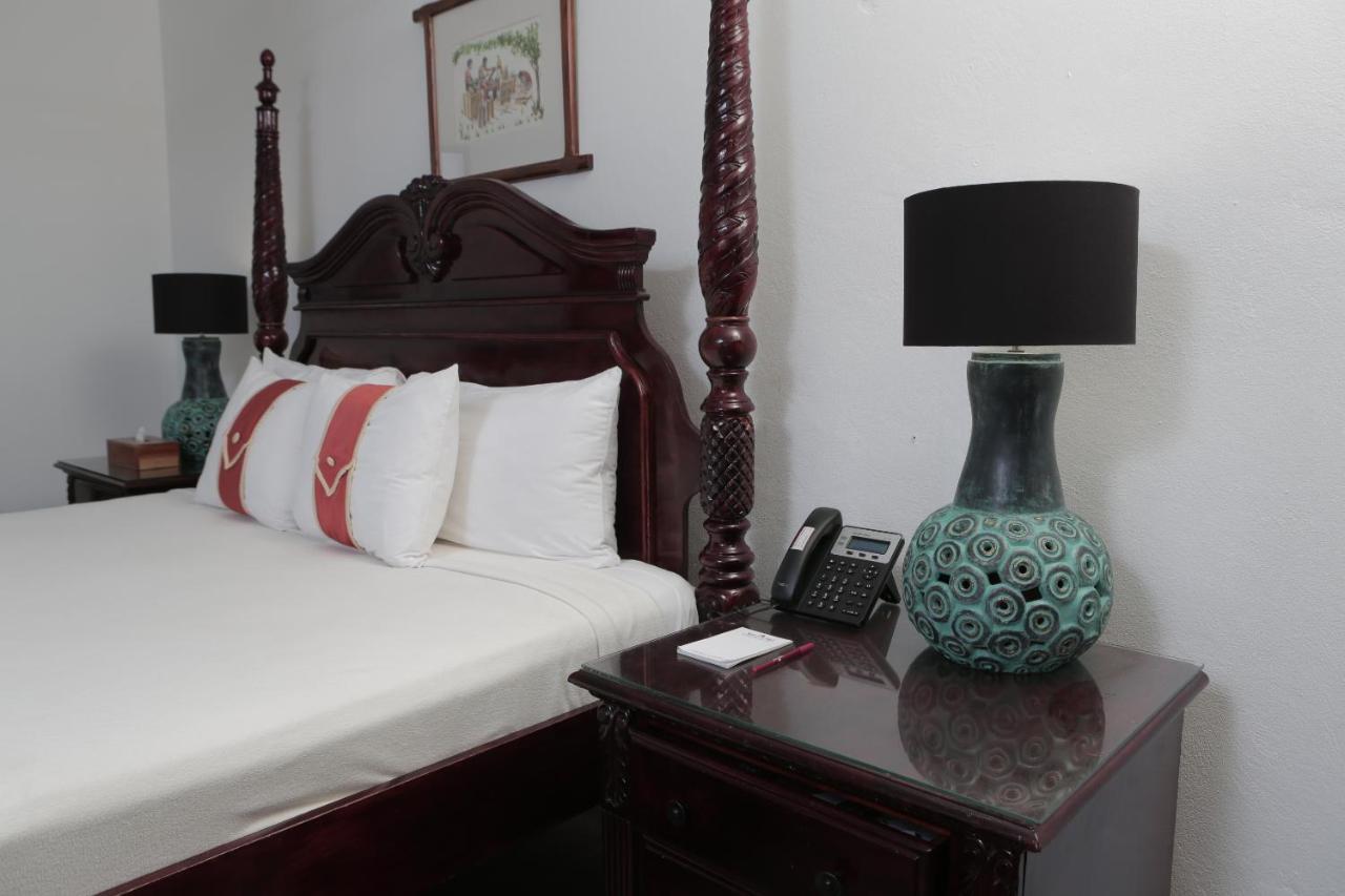Altamont West Hotel Montego Bay Esterno foto